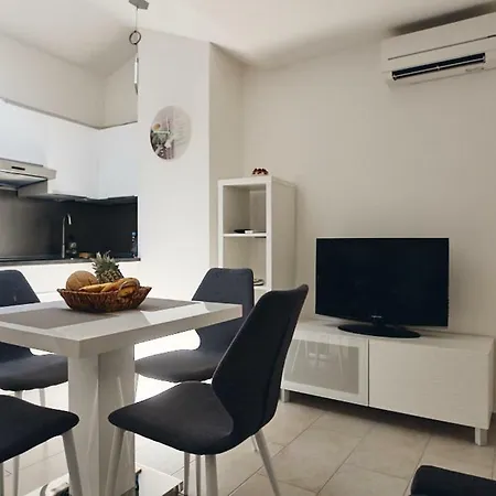Artemus Pittonijeva Apartment